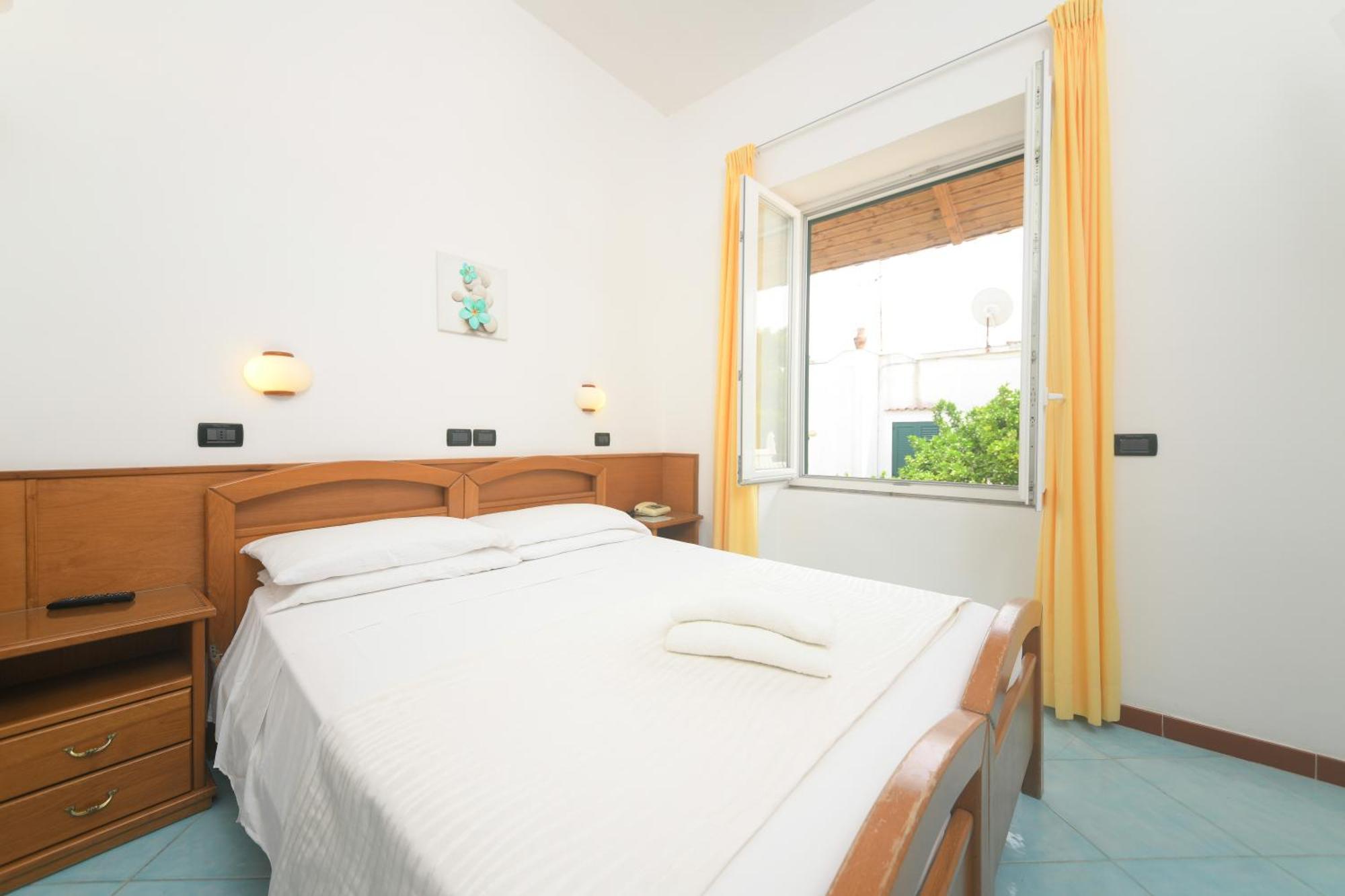 Hotel Pineta Іскія Екстер'єр фото